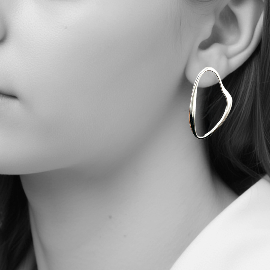 Ripple sash pierced earrings Rhodium-coat